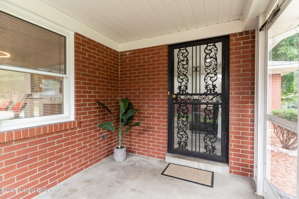 Photo of 2204 Garrs Ln, Louisville, KY 40216 (MLS # 1724700)