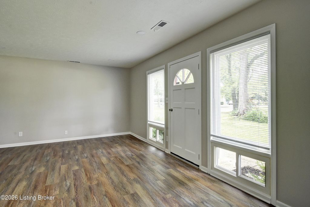 Photo of 10010 Donau Ln, Louisville, KY 40272 (MLS # 1711456)