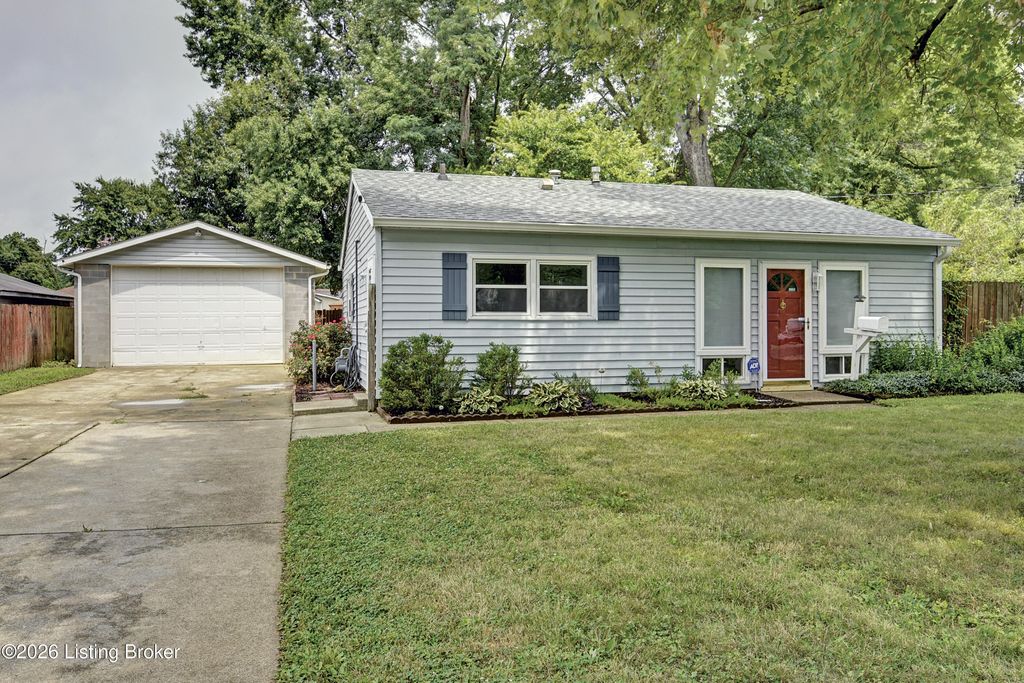 Photo of 10010 Donau Ln, Louisville, KY 40272 (MLS # 1711456)