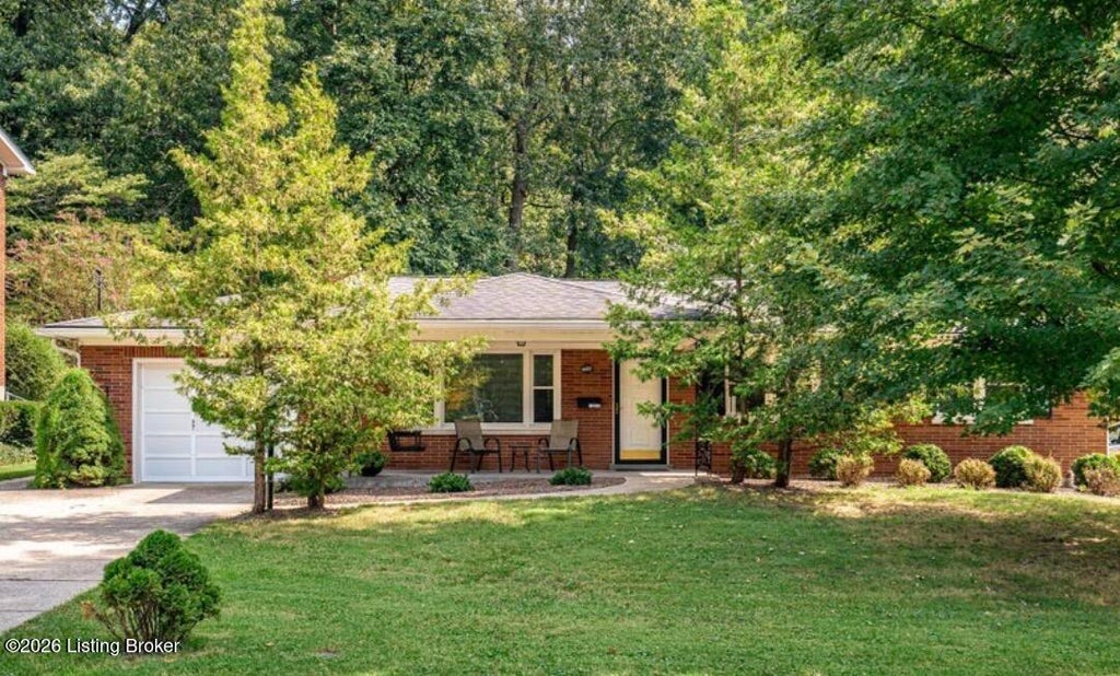 Photo of 6601 Norway Dr, Louisville, KY 40214 (MLS # 1729937)