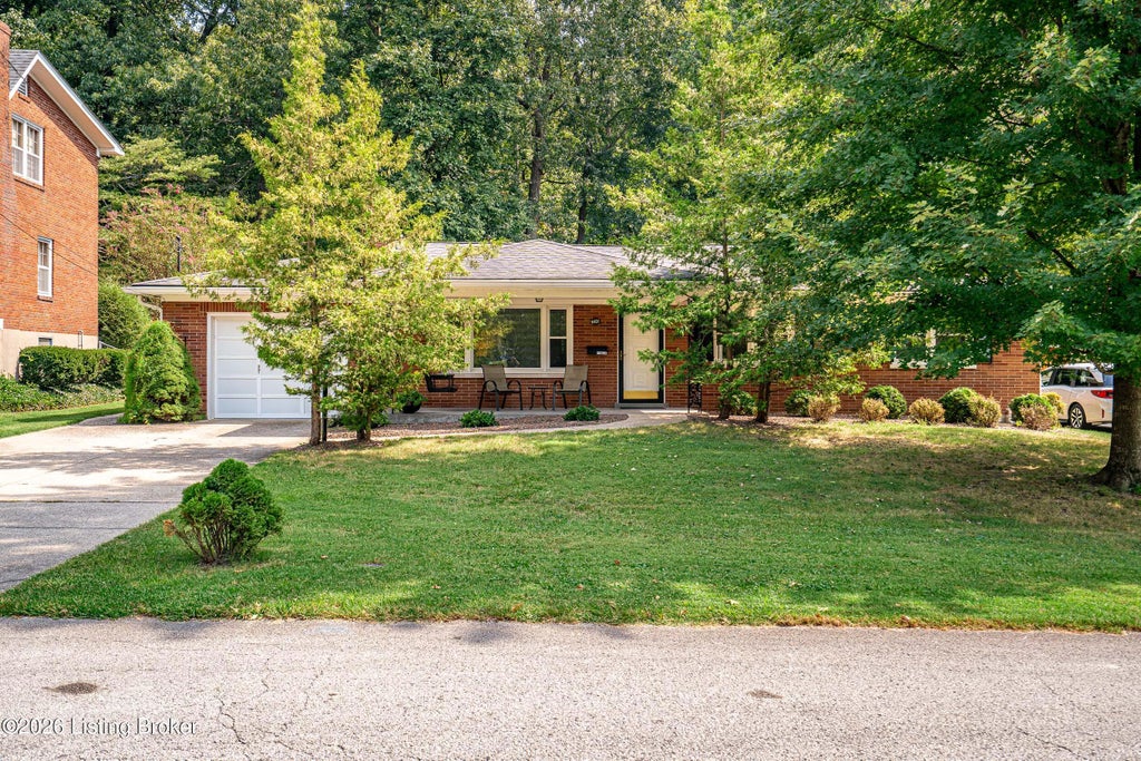 Photo of 6601 Norway Dr, Louisville, KY 40214 (MLS # 1729937)