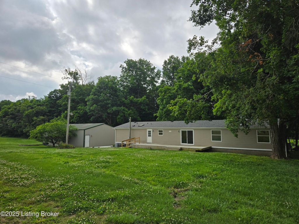 Photo of 2131 Ridge Rd, Shepherdsville, KY 40165 (MLS # 1715139)