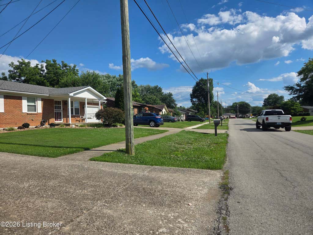 Photo of 288 S Steedland Dr, Louisville, KY 40229 (MLS # 1724847)