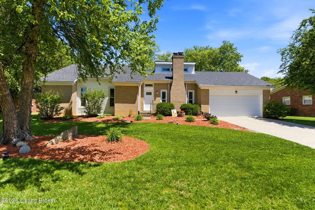 Photo of 4409 Green Pine Dr, Louisville, KY 40220 (MLS # 1717183)