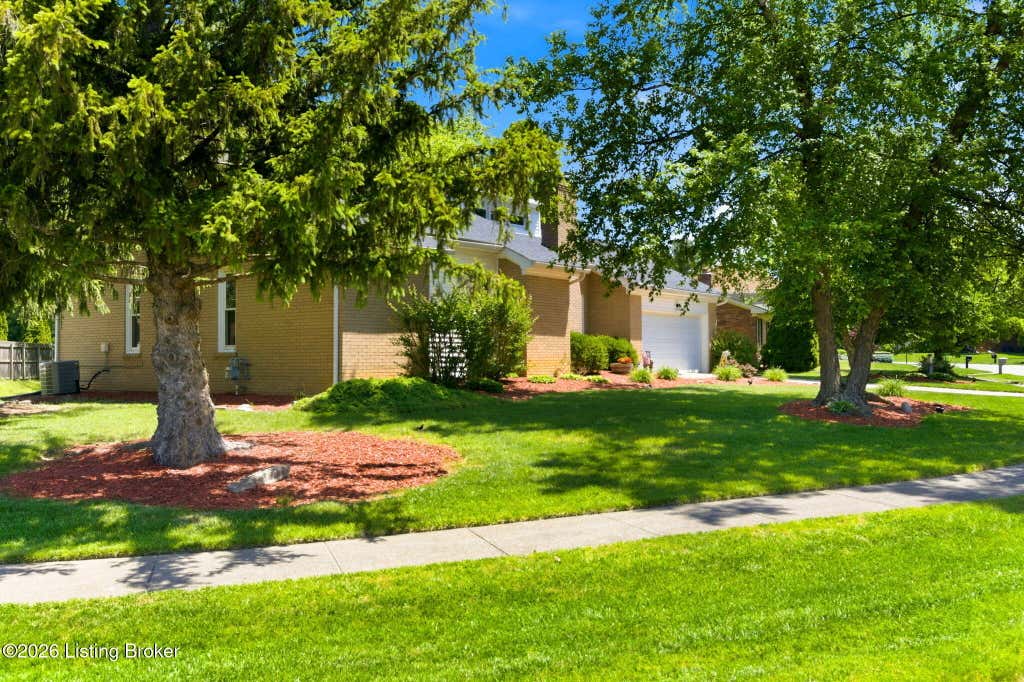Photo of 4409 Green Pine Dr, Louisville, KY 40220 (MLS # 1717183)
