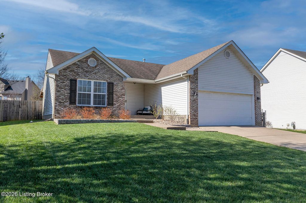 Photo of 308 Woodland Lakes Dr, La Grange, KY 40031 (MLS # 1712843)