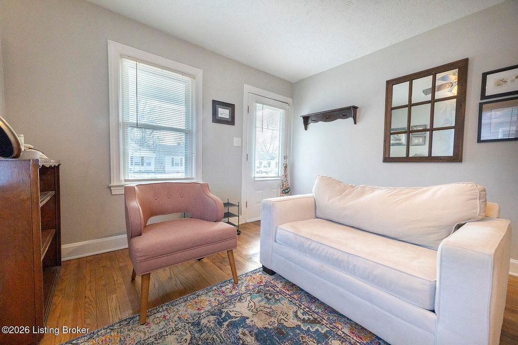 Photo of 905 Camden Ave, Louisville, KY 40215 (MLS # 1717939)