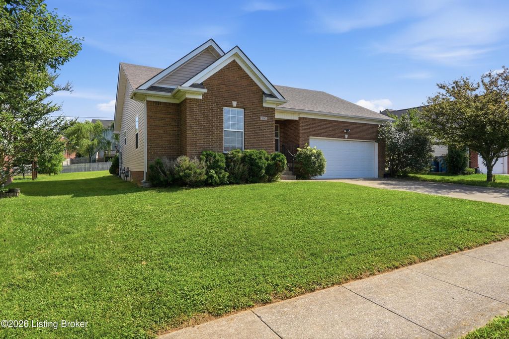 Photo of 2040 Osprey Ave, Shelbyville, KY 40065 (MLS # 1722344)