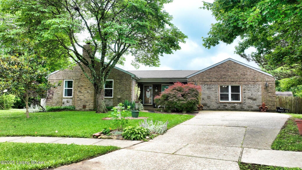 Photo of 4714 Ridgeway Ct, Louisville, KY 40229 (MLS # 1727999)