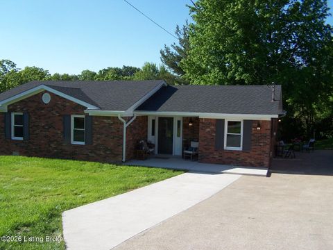 Photo of 136 Goodloe Ave, Bloomfield, KY 40008 (MLS # 1717273)