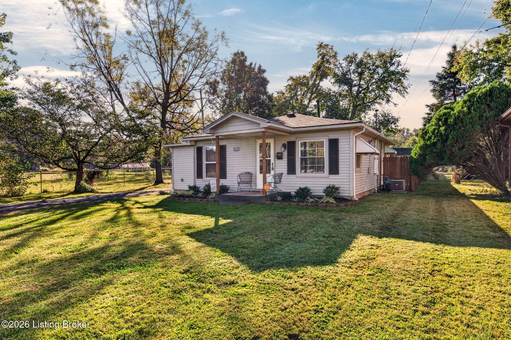 Photo of 1500 Cornette Way, Louisville, KY 40216 (MLS # 1732659)