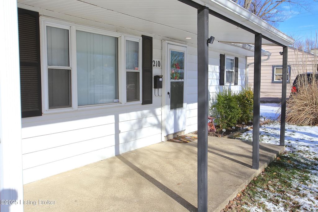 Photo of 210 Derby Ave, Louisville, KY 40218 (MLS # 1705357)