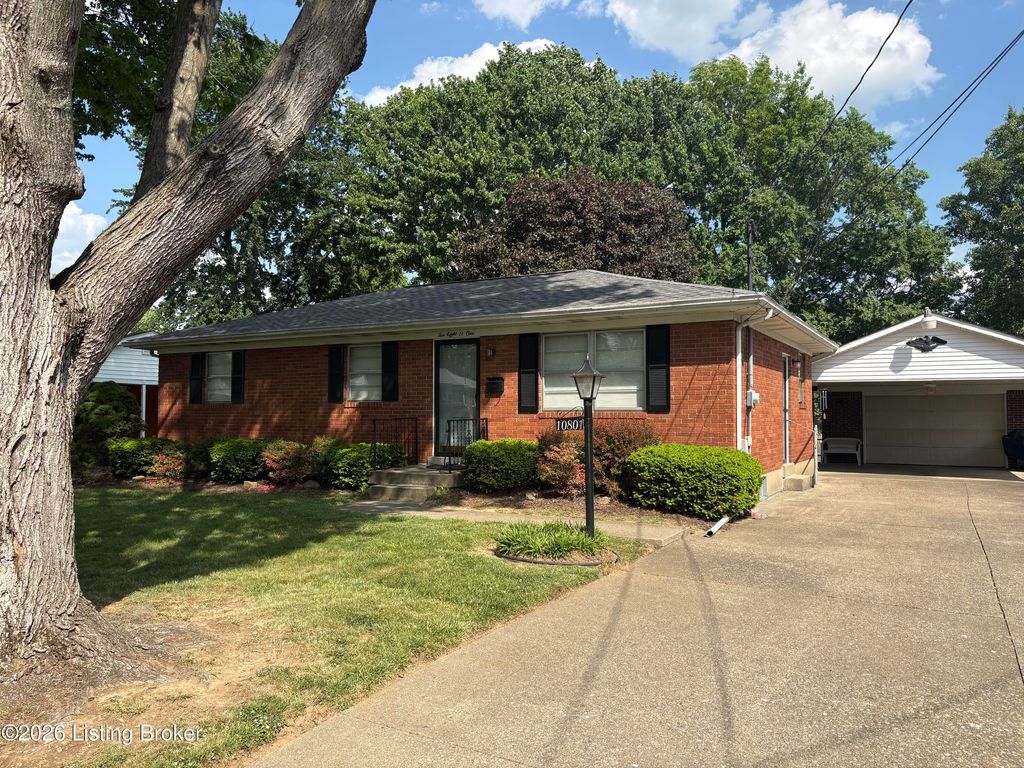 Photo of 10801 Emma Jean Way, Louisville, KY 40272 (MLS # 1715397)