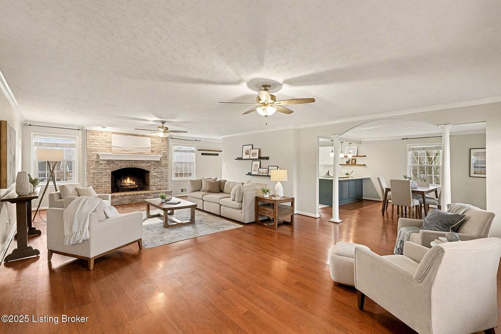 Photo of 6408 Crossbrook Dr, Pewee Valley, KY 40056 (MLS # 1705870)