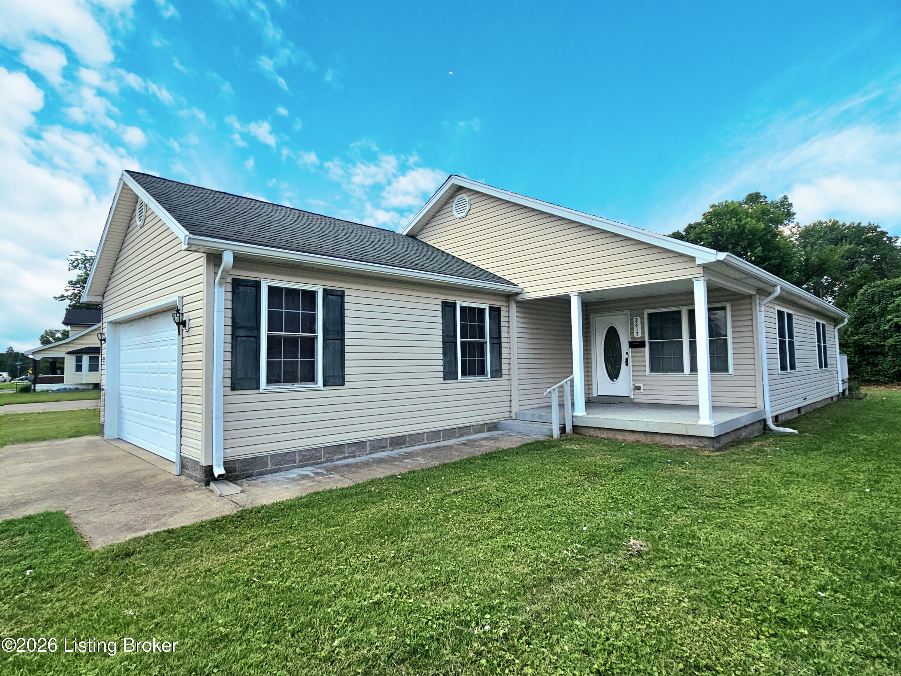 Photo 1 of 44 — 2217 Upper Hunters Trace, Louisville, KY 40216