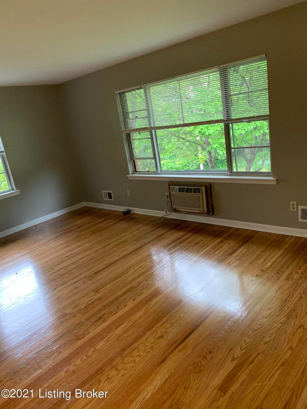 Photo of 2624 Longview Ave #2, Louisville, KY 40206 (MLS # 1710406)