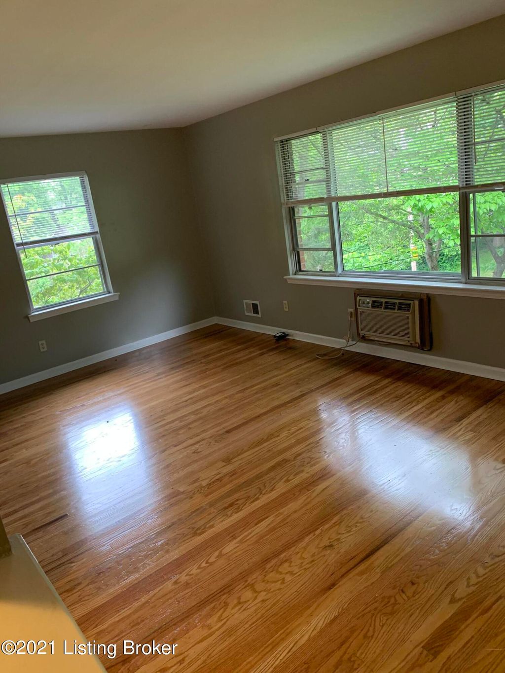 Photo of 2624 Longview Ave #2, Louisville, KY 40206 (MLS # 1710406)