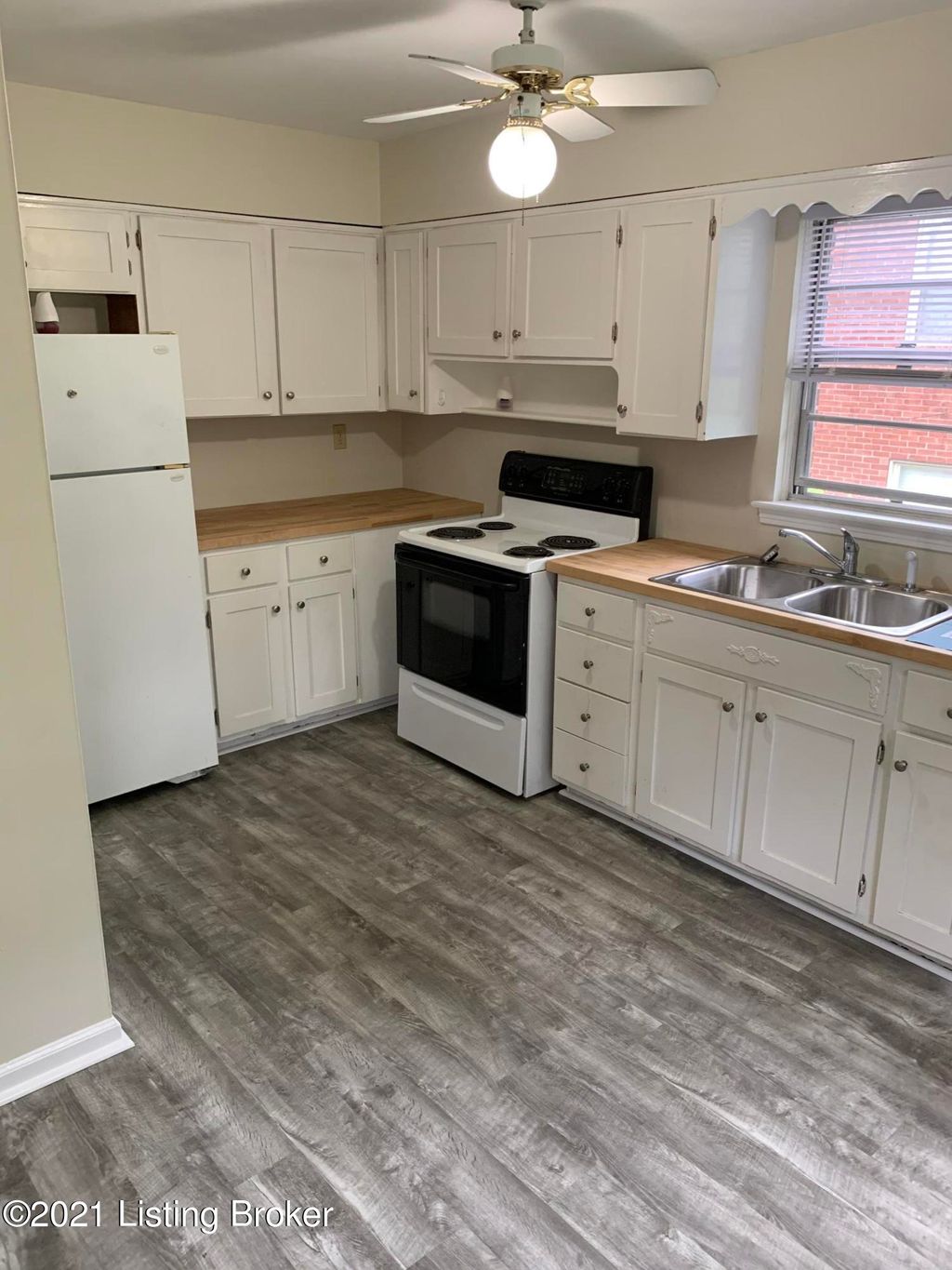 Photo of 2624 Longview Ave #2, Louisville, KY 40206 (MLS # 1710406)