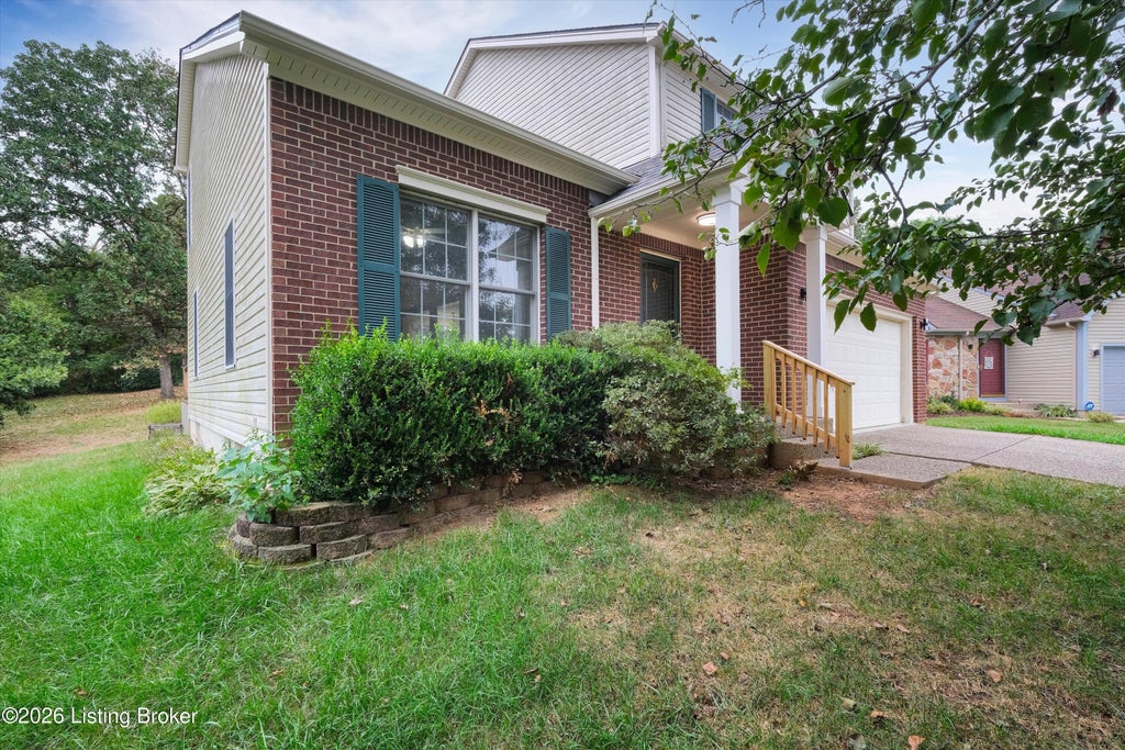 Photo of 5304 Wild River Ct, Louisville, KY 40229 (MLS # 1729868)