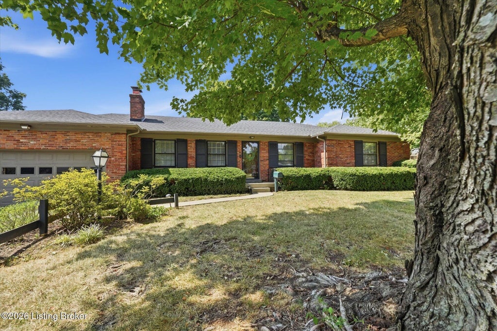 Photo of 1710 Devondale Dr, Louisville, KY 40222 (MLS # 1728839)