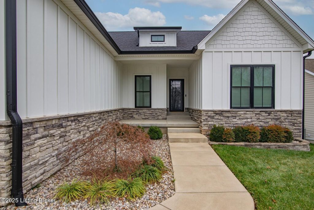 Photo of 117 Highpoint Ct, Elizabethtown, KY 42701 (MLS # 1705271)