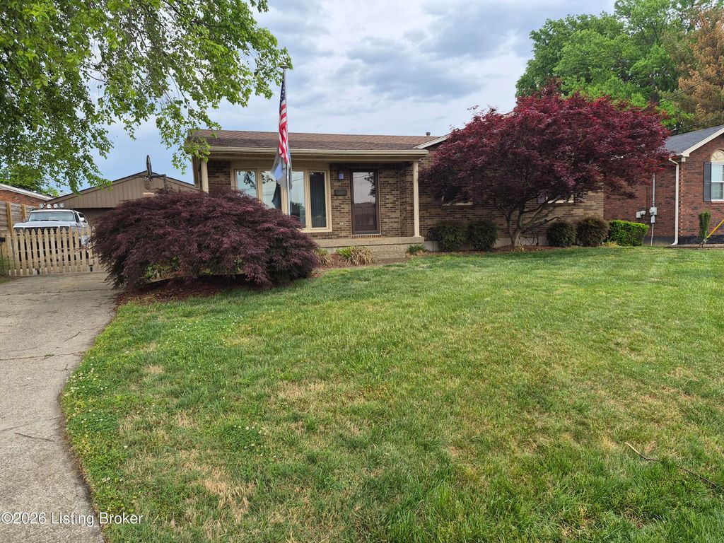 Photo of 7011 Uranus Dr, Louisville, KY 40258 (MLS # 1715734)