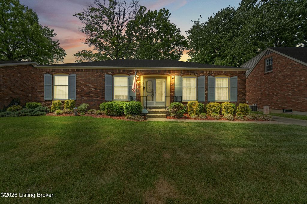Photo of 3334 Eastside Dr, Louisville, KY 40220 (MLS # 1715699)