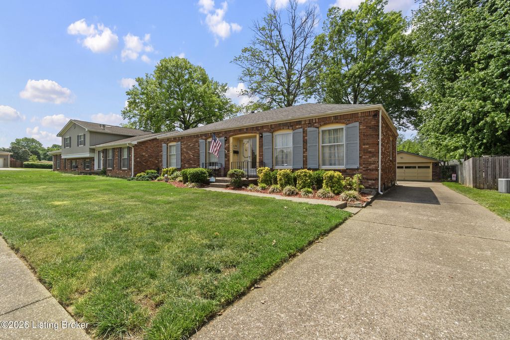 Photo of 3334 Eastside Dr, Louisville, KY 40220 (MLS # 1715699)