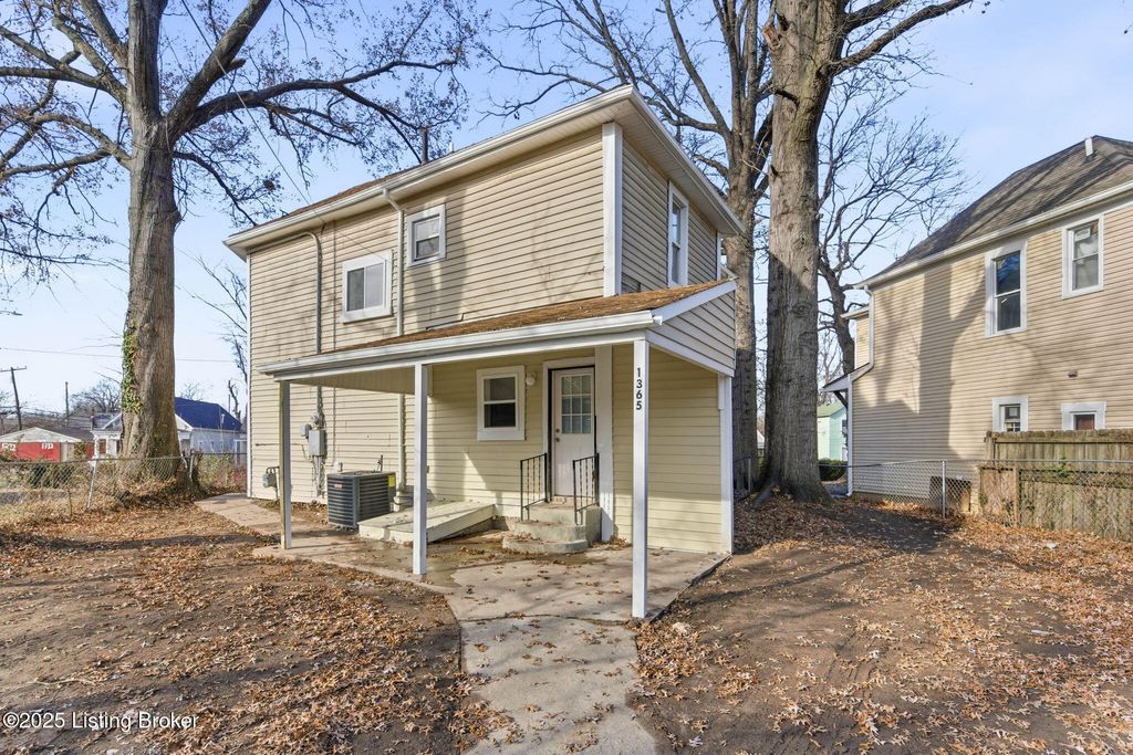 Photo of 1365 Cypress St, Louisville, KY 40211 (MLS # 1705655)