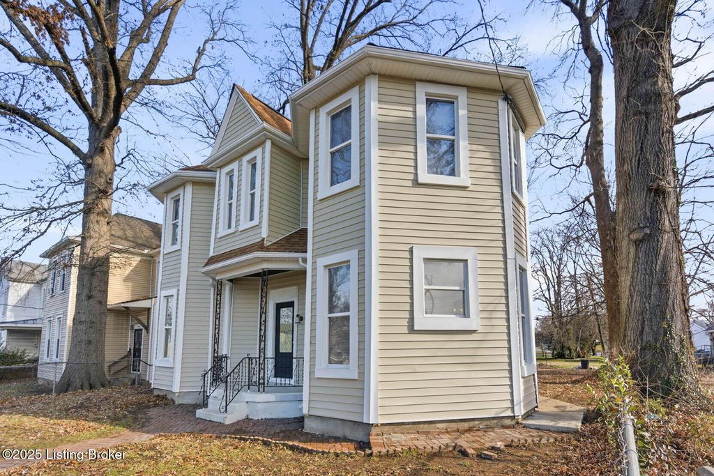 Photo of 1365 Cypress St, Louisville, KY 40211 (MLS # 1705655)