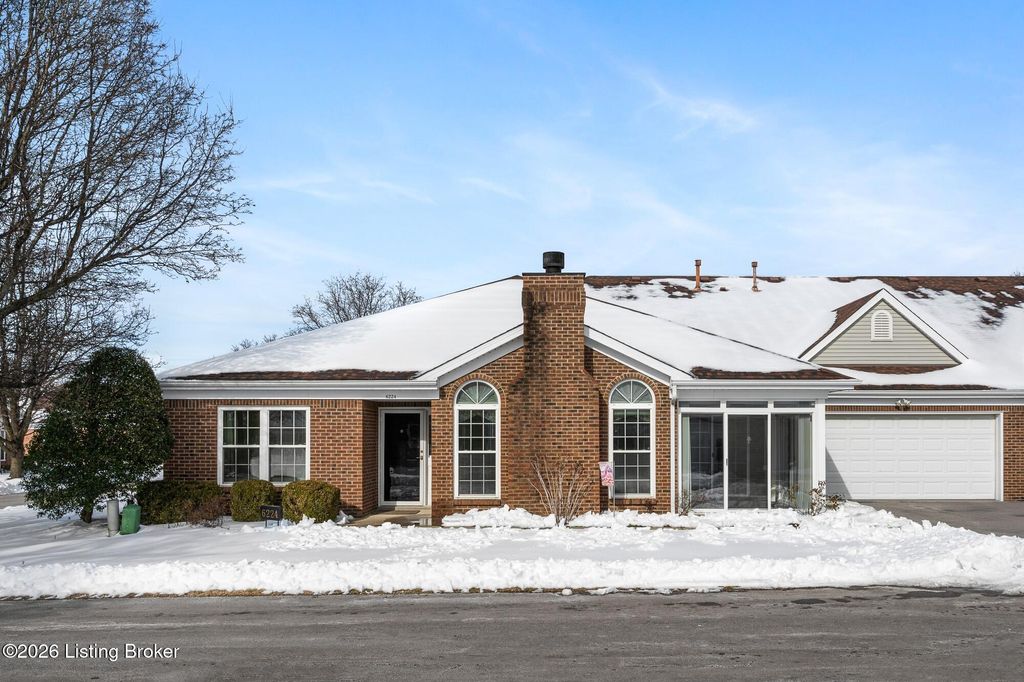 Photo of 6224 River Pointe Dr, Louisville, KY 40258 (MLS # 1708322)