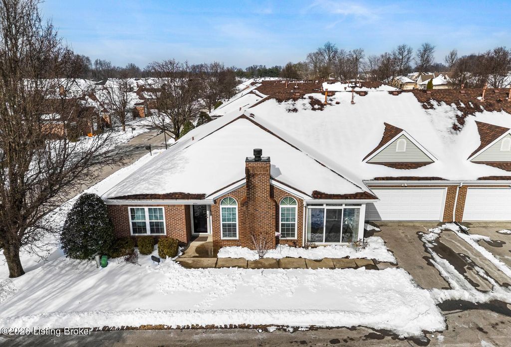 Photo of 6224 River Pointe Dr, Louisville, KY 40258 (MLS # 1708322)