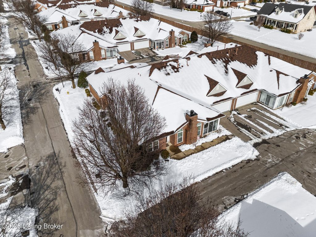 Photo of 6224 River Pointe Dr, Louisville, KY 40258 (MLS # 1708322)