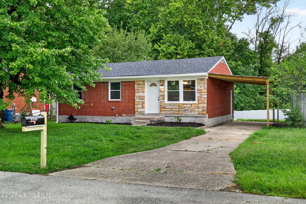 Photo of 9602 Pembury Ct, Louisville, KY 40272 (MLS # 1726414)
