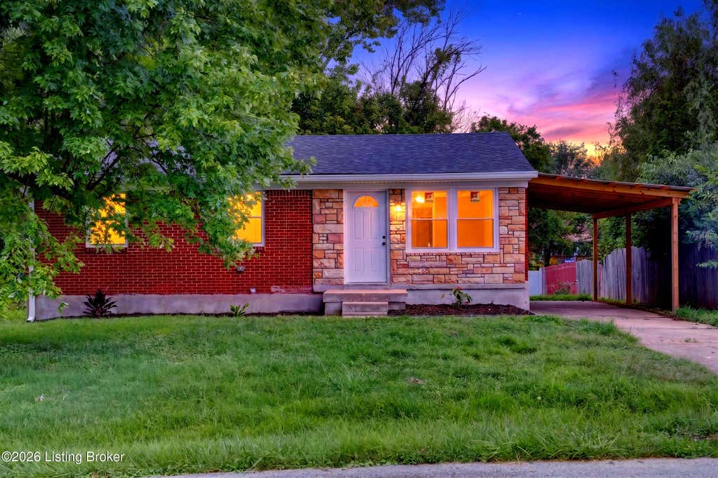 Photo of 9602 Pembury Ct, Louisville, KY 40272 (MLS # 1726414)