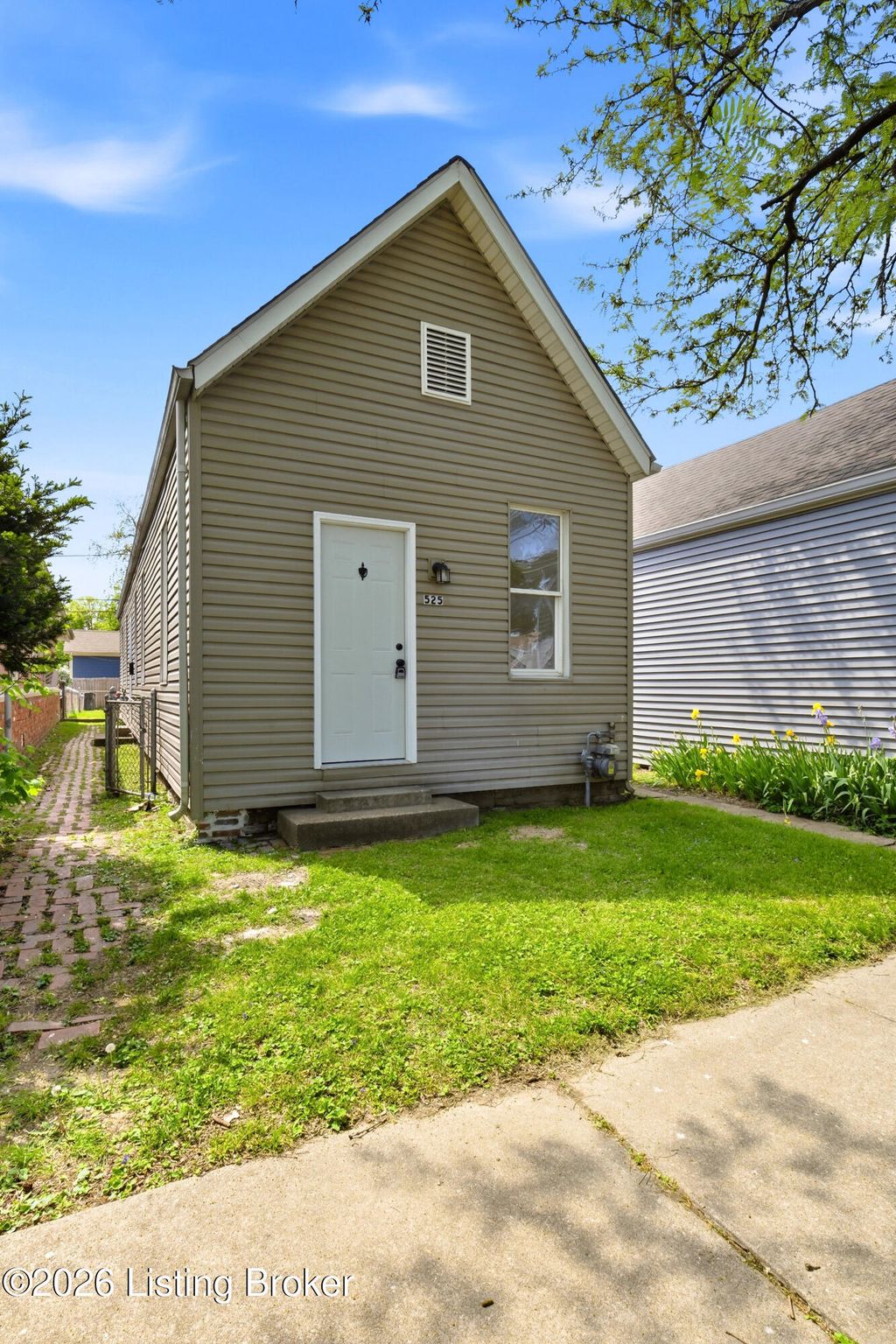 Photo of 525 E 8th St, New Albany, IN 47150 (MLS # 1714982)