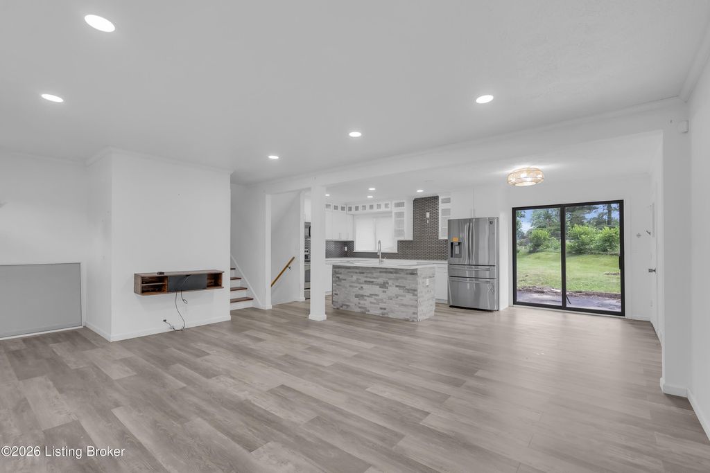 Photo of 4408 Southridge Dr, Louisville, KY 40272 (MLS # 1718917)