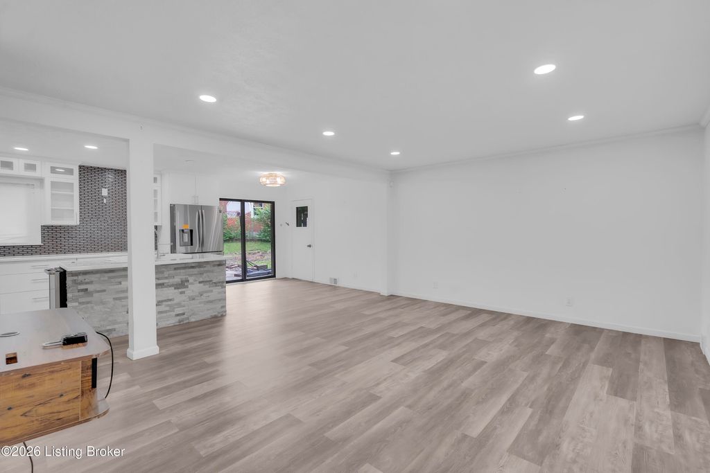 Photo of 4408 Southridge Dr, Louisville, KY 40272 (MLS # 1718917)