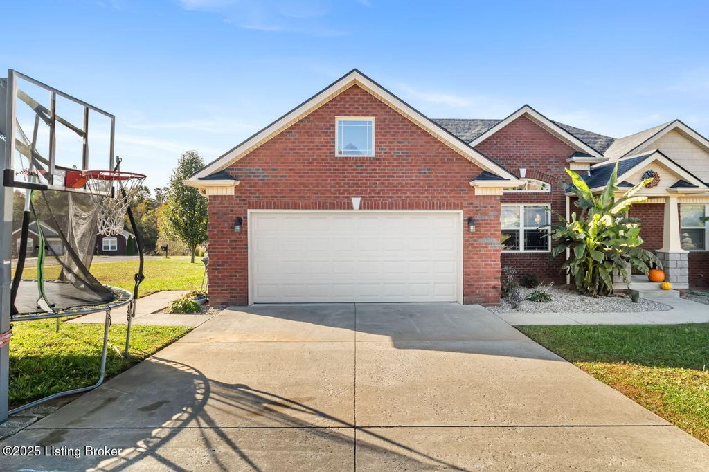 Photo of 120 Delaware Ct, Bardstown, KY 40004 (MLS # 1701826)