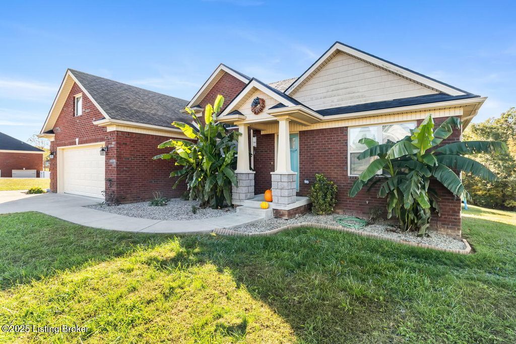 Photo of 120 Delaware Ct, Bardstown, KY 40004 (MLS # 1701826)
