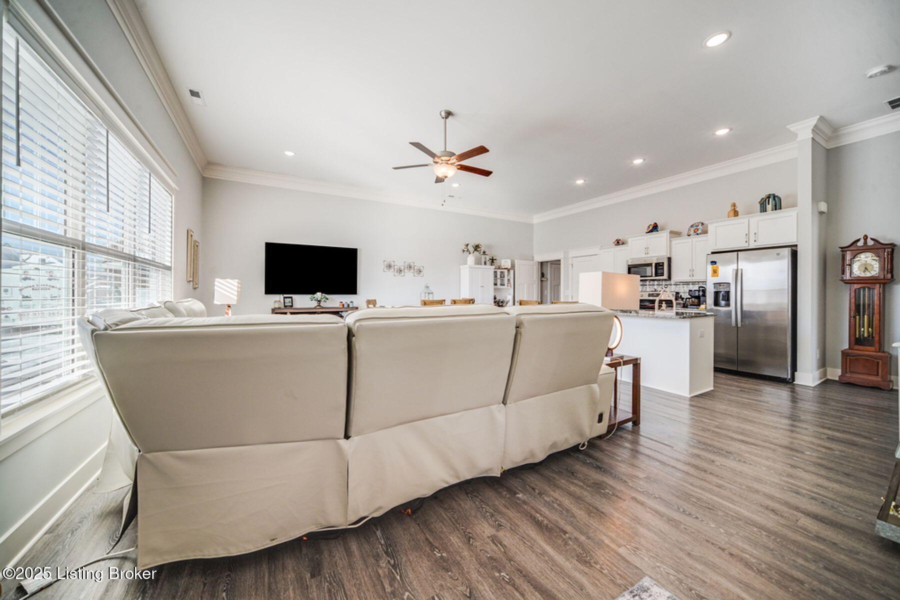 5007 Woodridge Lake Blvd, Louisville, Kentucky image 8