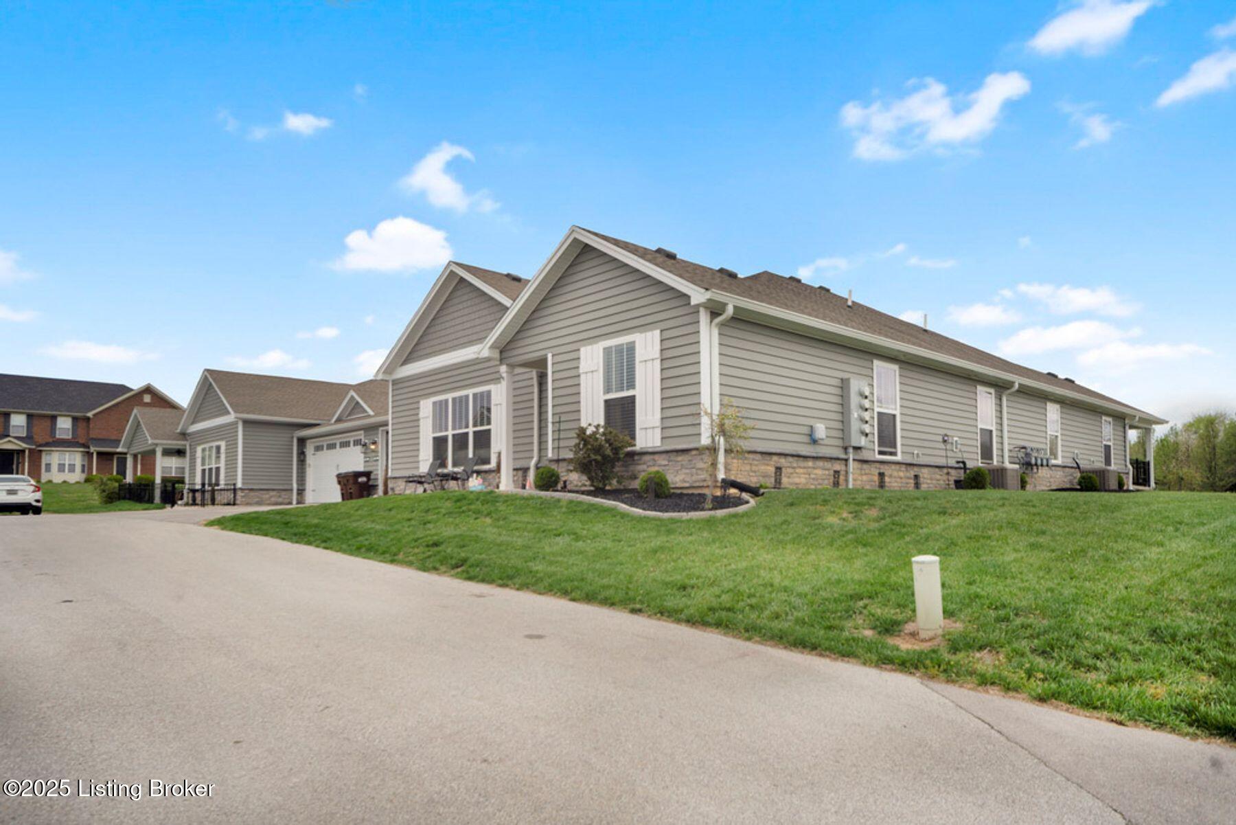 5007 Woodridge Lake Blvd, Louisville, Kentucky image 2