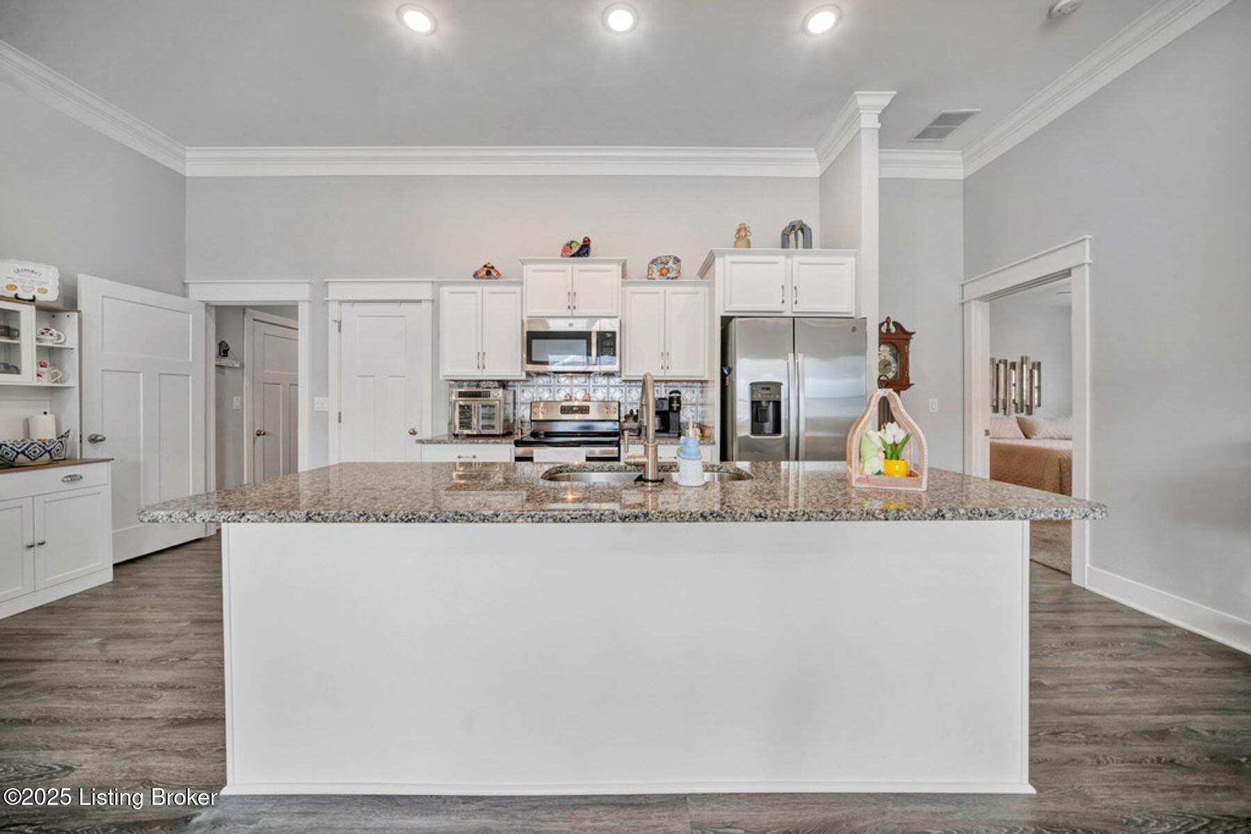 5007 Woodridge Lake Blvd, Louisville, Kentucky image 9
