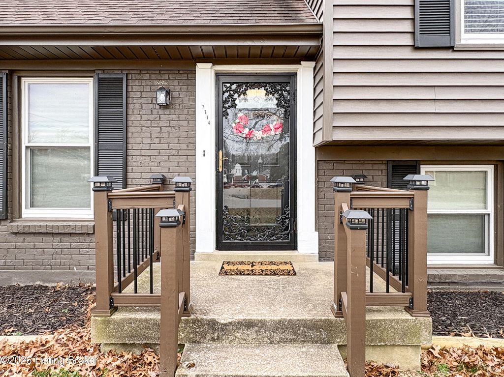 Photo of 7714 Cedar Hollow Dr, Louisville, KY 40291 (MLS # 1706946)