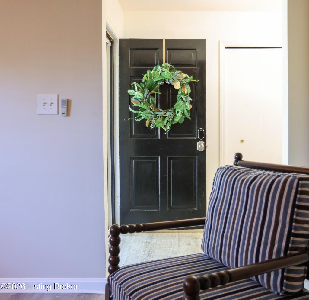 Photo of 7102 Lydgate Dr, Louisville, KY 40222 (MLS # 1731126)