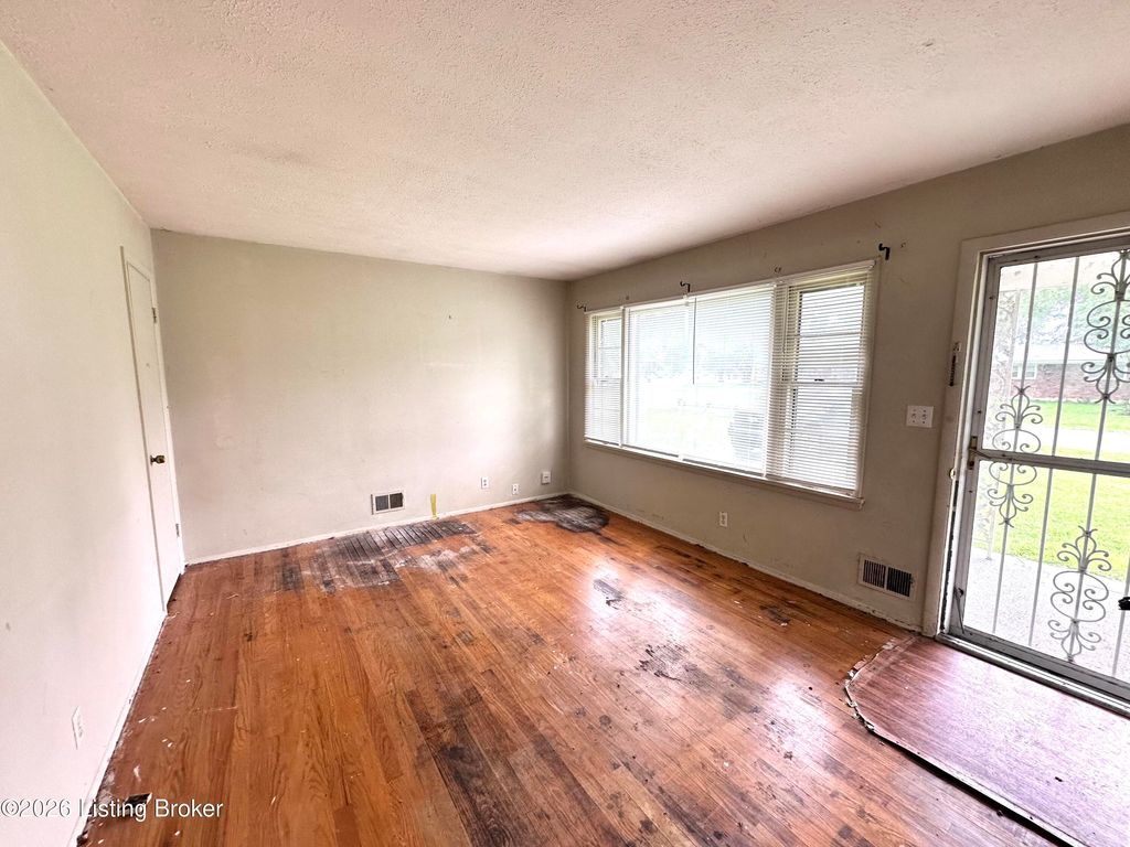 Photo of 2506 Adrienne Way, Louisville, KY 40216 (MLS # 1723736)