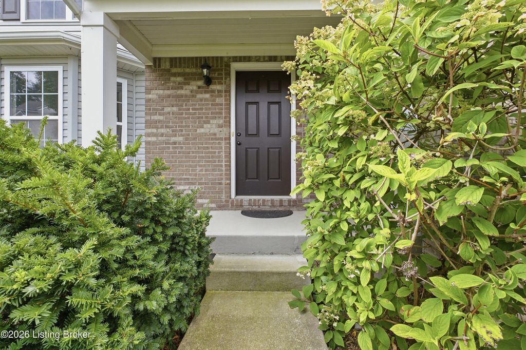 Photo of 203 Brookfield Hills Ct, Louisville, KY 40245 (MLS # 1724170)
