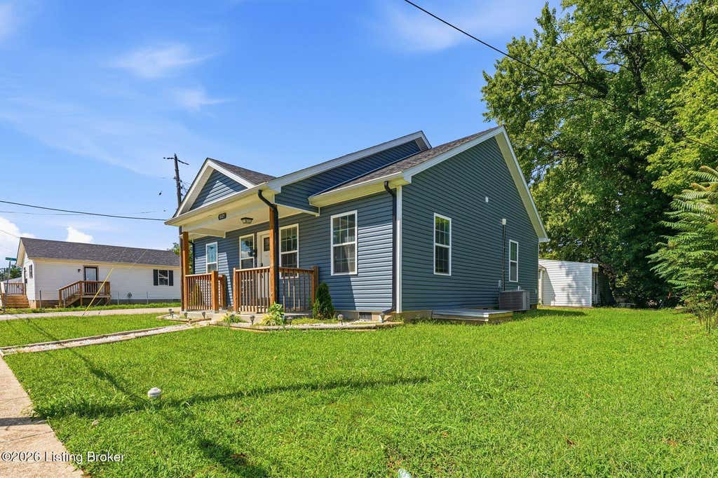 Photo of 1025 High St, Shelbyville, KY 40065 (MLS # 1727155)