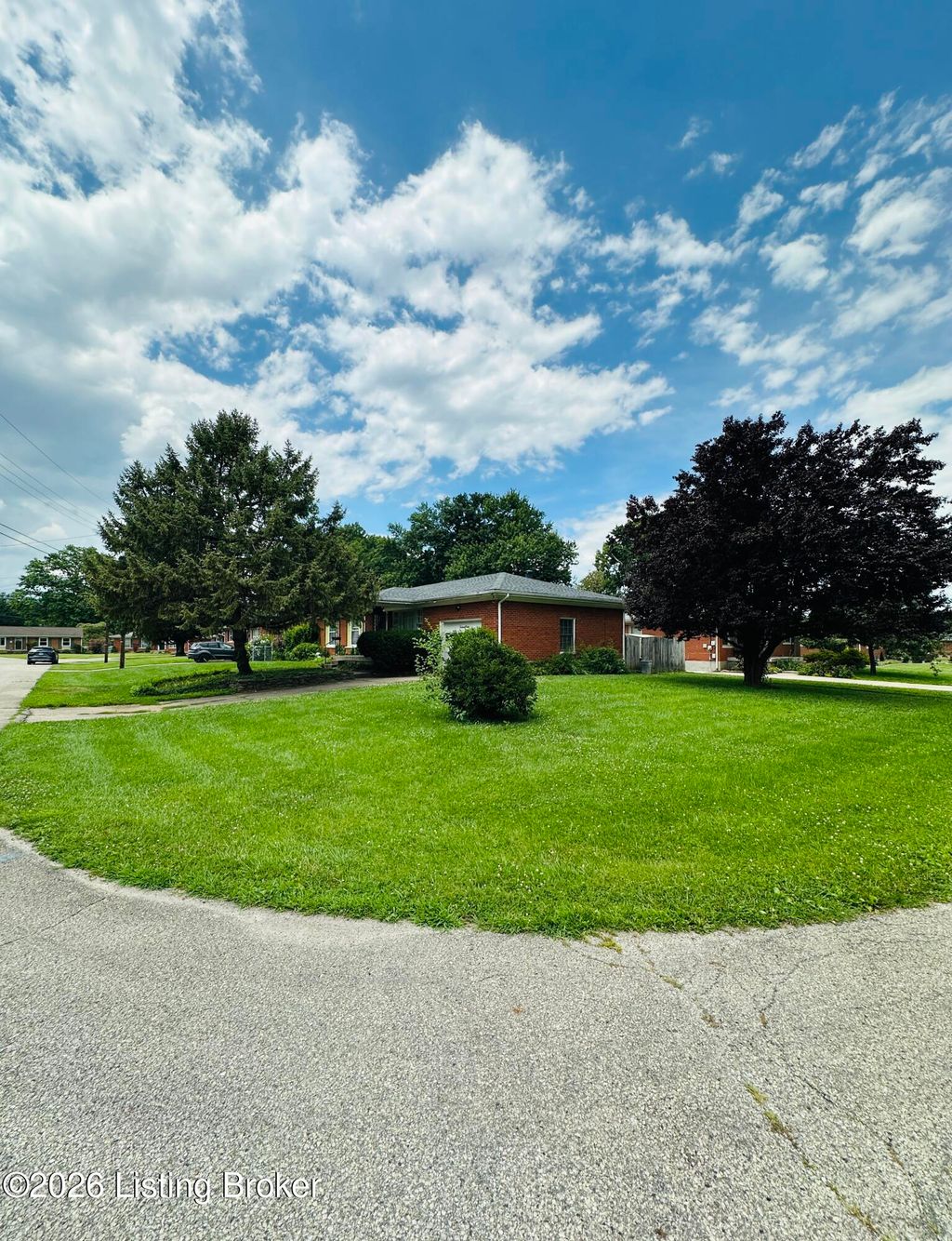 Photo of 1611 Marne Ct, Louisville, KY 40242 (MLS # 1723528)
