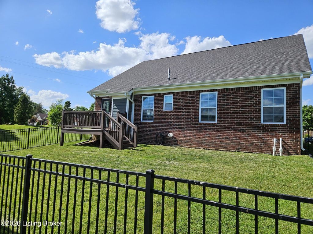 Photo of 10104 Cedar Garden Dr, Louisville, KY 40291 (MLS # 1718555)